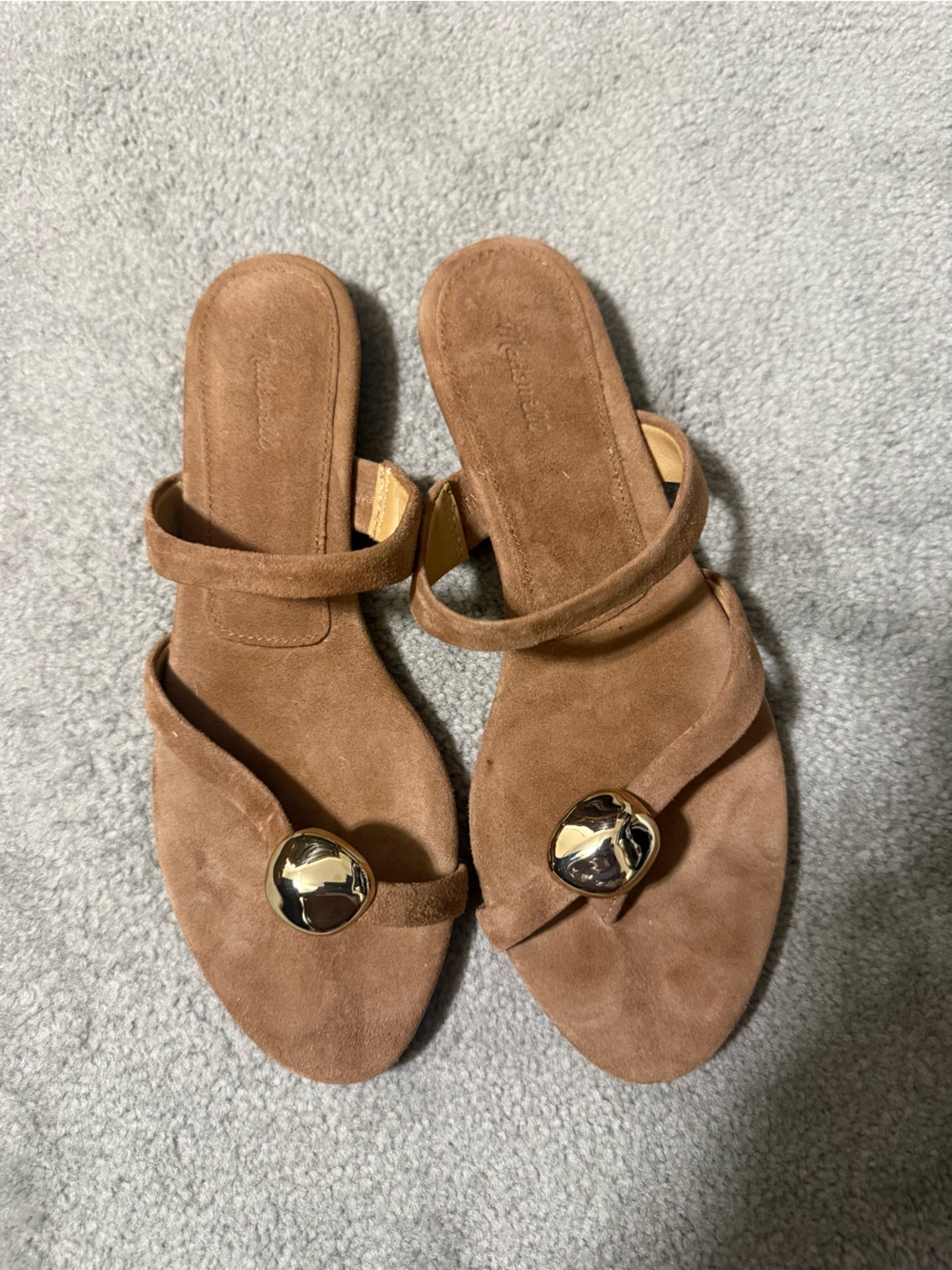 Madewell Mila Tan Suede Toe-Loop Sandals with Gold Medallion